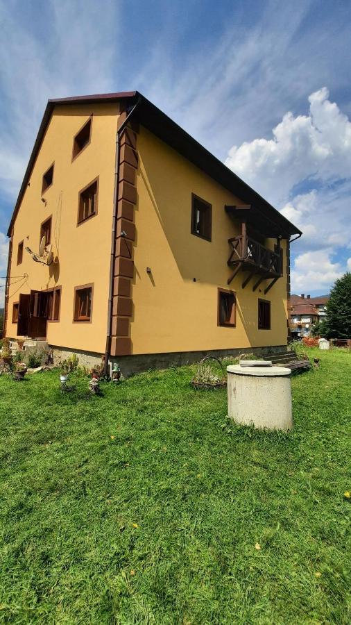 Gostyniy Dvir Petrovski Vorokhta Exterior foto