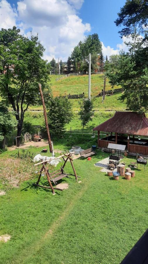 Gostyniy Dvir Petrovski Vorokhta Exterior foto