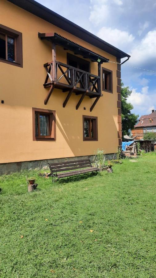 Gostyniy Dvir Petrovski Vorokhta Exterior foto
